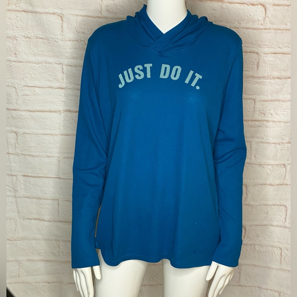 Nike woman sweater size M